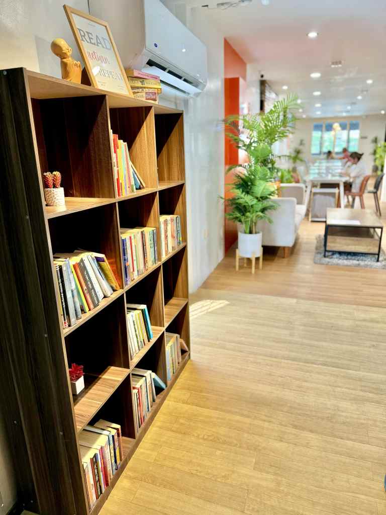 the lounge cafe coworking space tagbilaran city bohol, cafes coffee shop tagbilaran city bohol, co working space bohol, bohol blog, the boholana