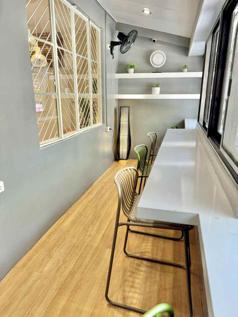 the lounge cafe coworking space tagbilaran city bohol, cafes coffee shop tagbilaran city bohol, co working space bohol, bohol blog, the boholana